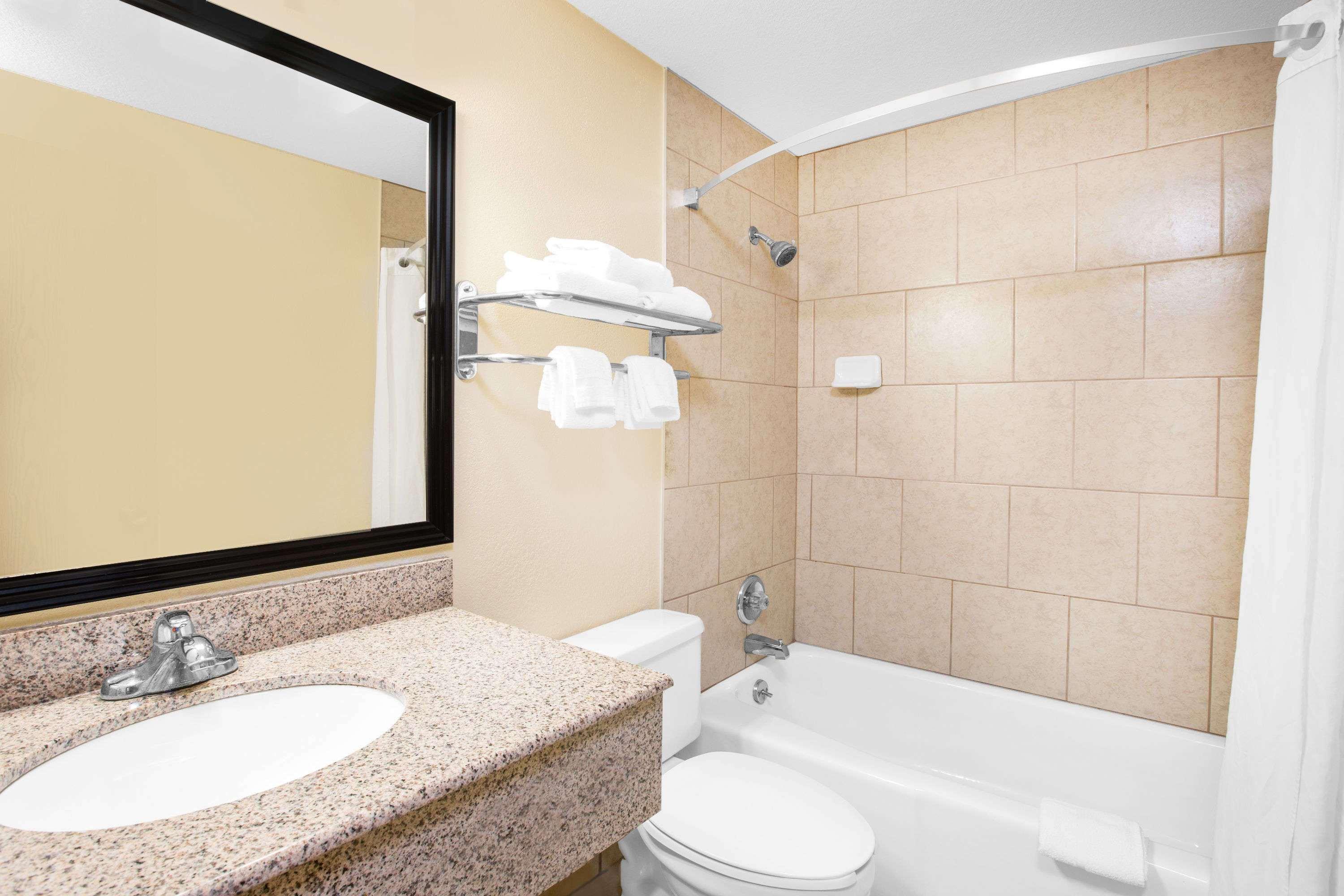 ซูเปอร์ 8 บาย วินด์แฮม คลีฟ/เวสต์ เดอมอยต์ Motel Clive ภายนอก รูปภาพ